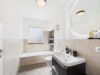 Moderne 3-Zimmer-Wohnung mit Balkon und zwei Bädern - Bad/WC
