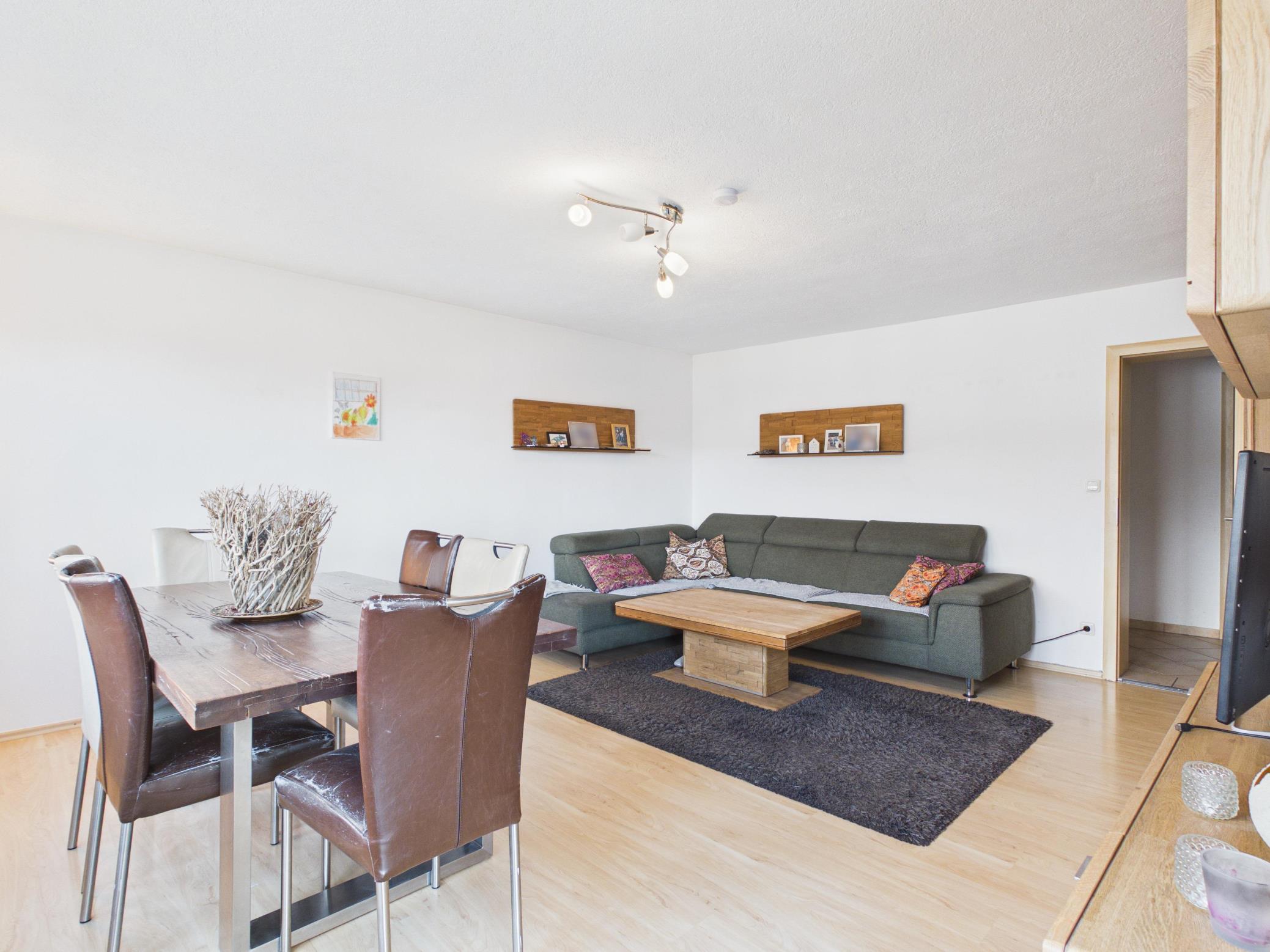 Gepflegte 4-Zimmer-Wohnung mit Balkon, eigenem Garten, 84427 Sankt Wolfgang, Etagenwohnung