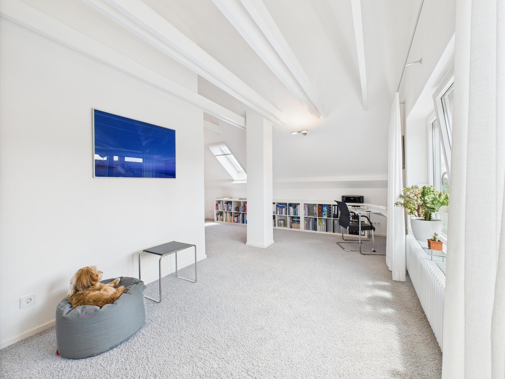 Raum für Leben auf höchstem Niveau – außergewöhnliche Maisonette mit Charakter, 85551 Kirchheim, Maisonettewohnung