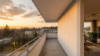 Wohnen mit Weitblick: Attraktive 3-Zimmer-Wohnung mit umlaufendem Balkon in bester Lage von Planegg - Balkon von der Küche