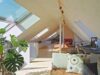 Luxus und Individualität, Design-Maisonette in Alt-Bogenhausen - Wohnzimmer (Galerie) mit großem Cabriofenster